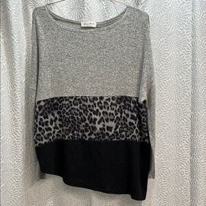Doe & Rae Gray and Black Leopard Print Women's Top